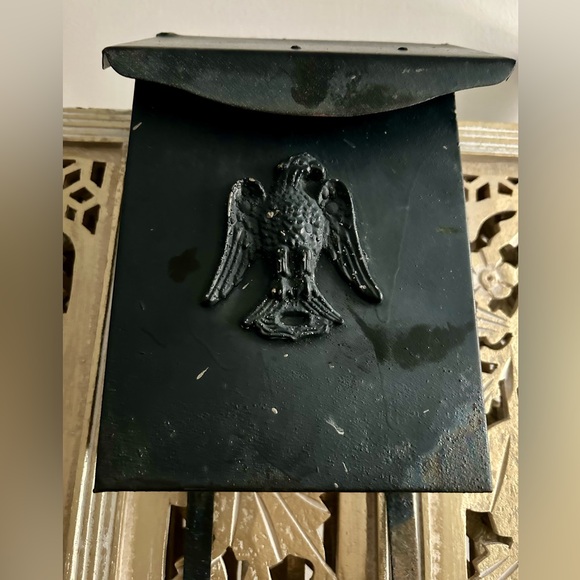Vintage - Black Metal Eagle Wall Mount Mailbox for Mail and Newspaper Delivery - Picture 2 of 5
